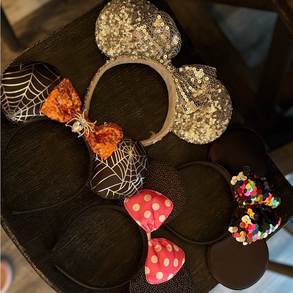 Minnie Mouse ears lot